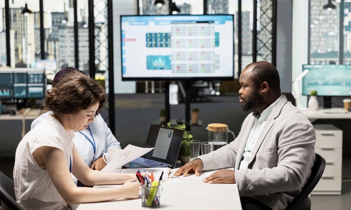 Piața muncii se tensionează: deficit de forță de muncă în sectoarele-cheie