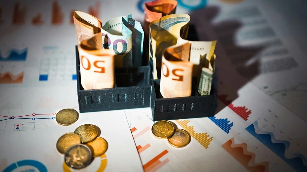 Românii strâng cureaua: 8 din 10 au tăiat deja cheltuielile neesențiale