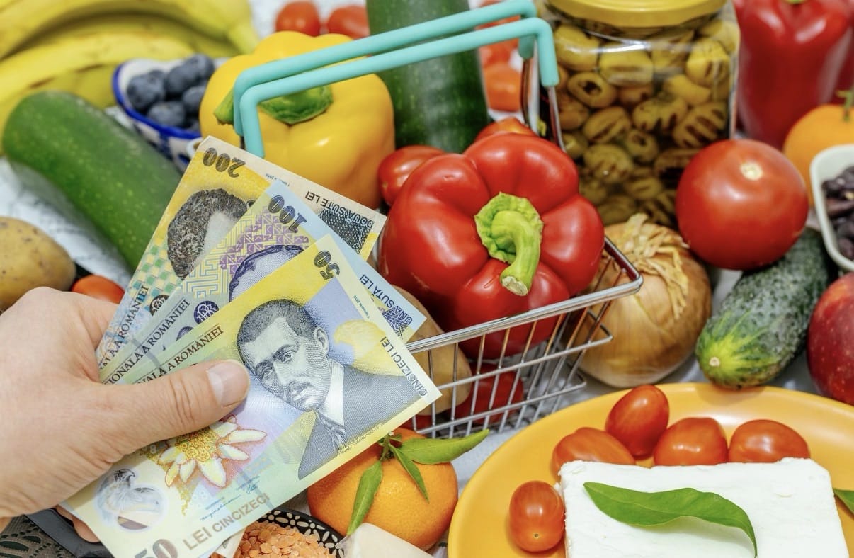 România intră mai adânc în criză: inflația a trecut de 10%, iar economia continuă să scadă