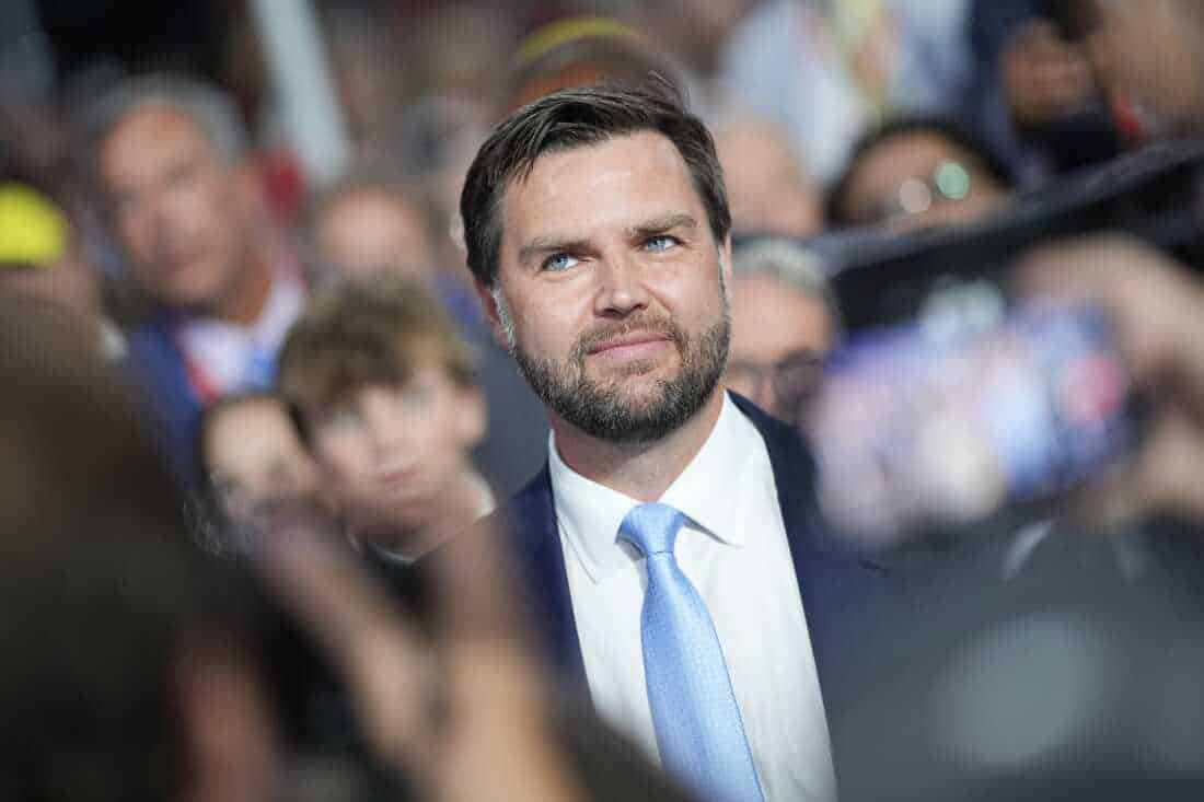 Analiza lui Robert Reich: Cum folosește JD Vance diversiunile pentru a masca agenda anti-democratică a miliardarilor din tehnologie