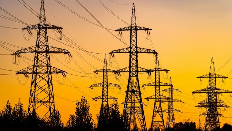 Producția de energie a României a scăzut în primele patru luni din 2026. Consumul populației s-a redus cu peste 10%