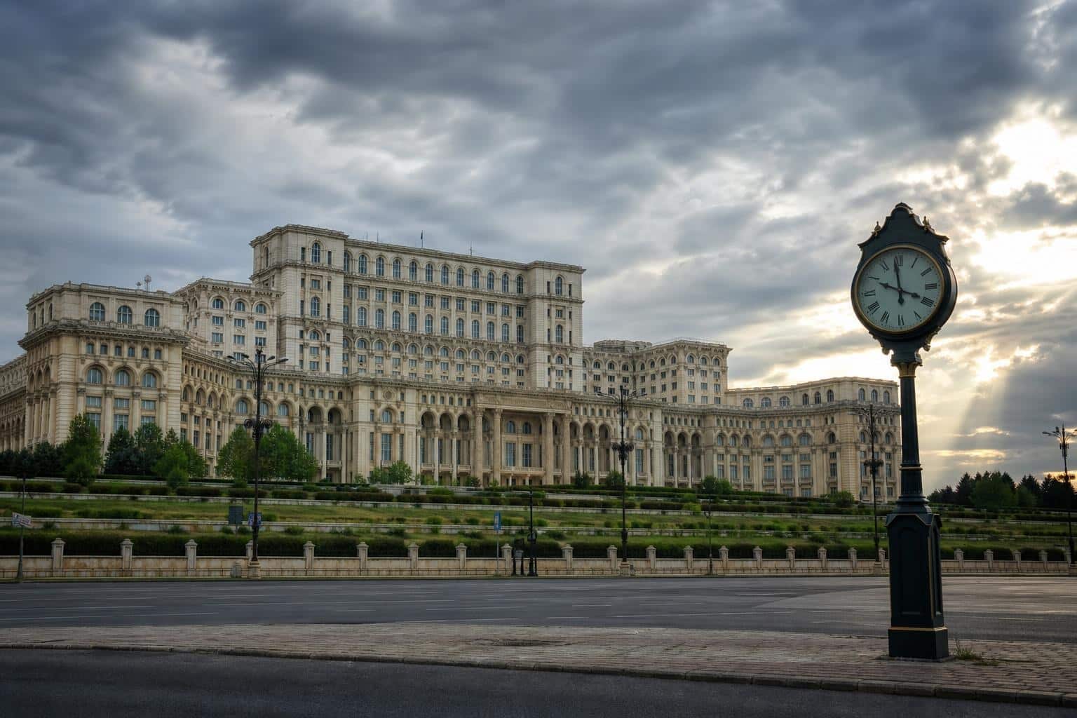 Alegeri anticipate sau dialog politic? Nicușor Dan își explică poziția în contextul crizei guvernamentale