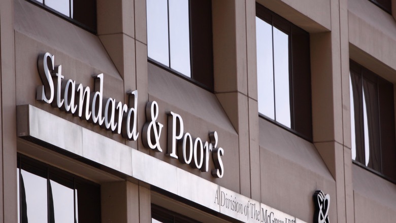 România scapă de „junk”: S&P păstrează ratingul BBB-, dar perspectiva rămâne negativă. Scenariile care pot schimba verdictul