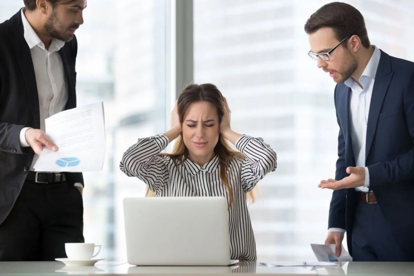 Criză pe piața muncii din România: tinerii își găsesc tot mai greu un loc de muncă, iar salariile nu mai țin pasul cu scumpirile