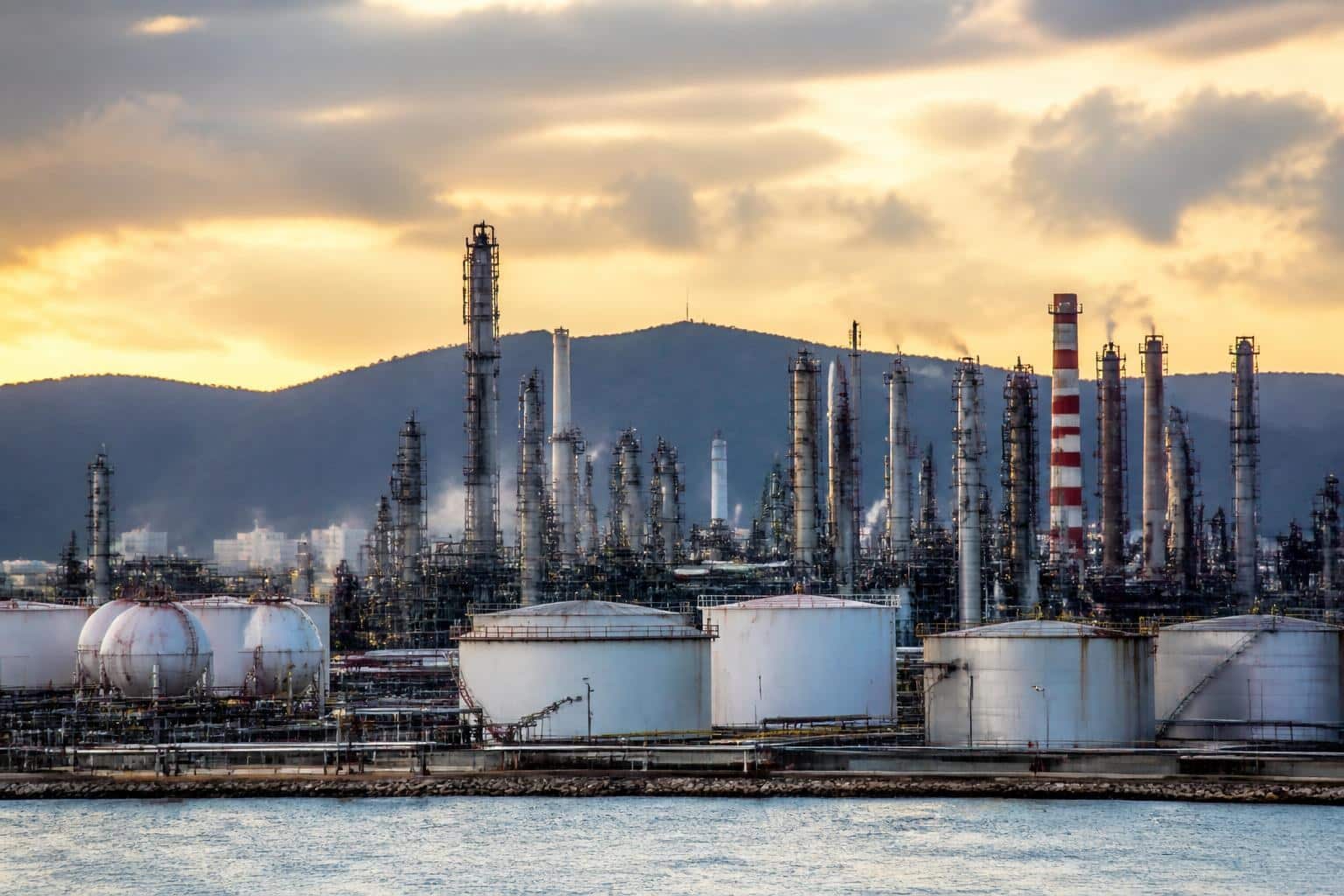De ce a ajuns transportul petrolului SUA–China mai scump decât o lansare Falcon 9