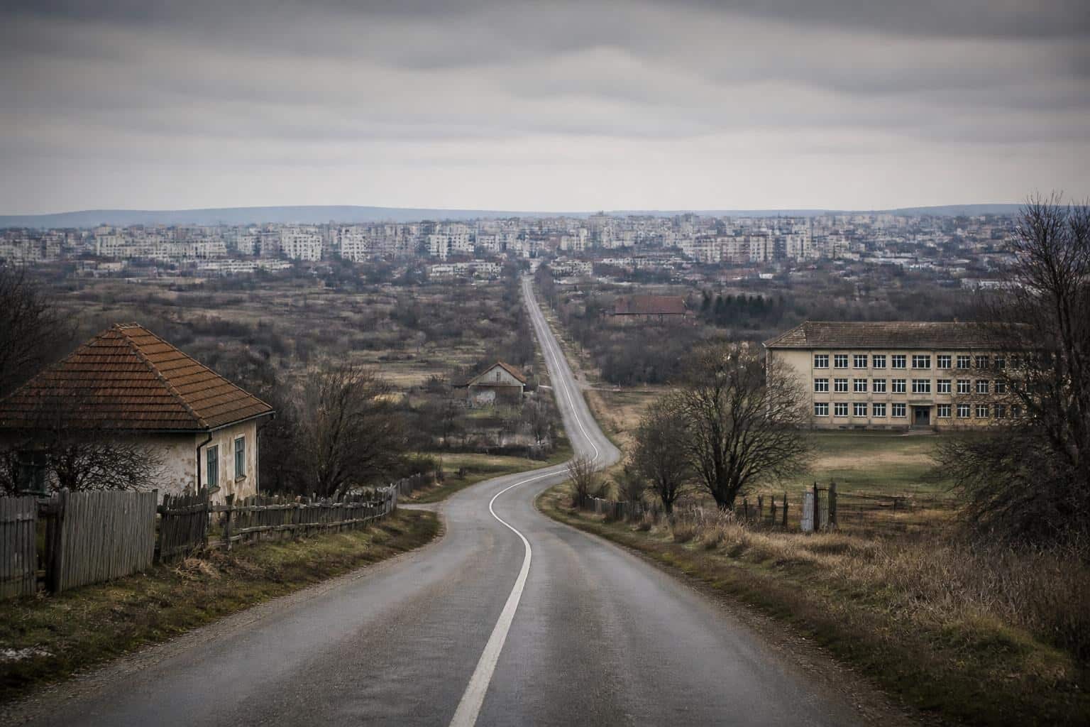 Angajați la stat și în privat în România: cum se calculează raportul și ce arată datele din 2026