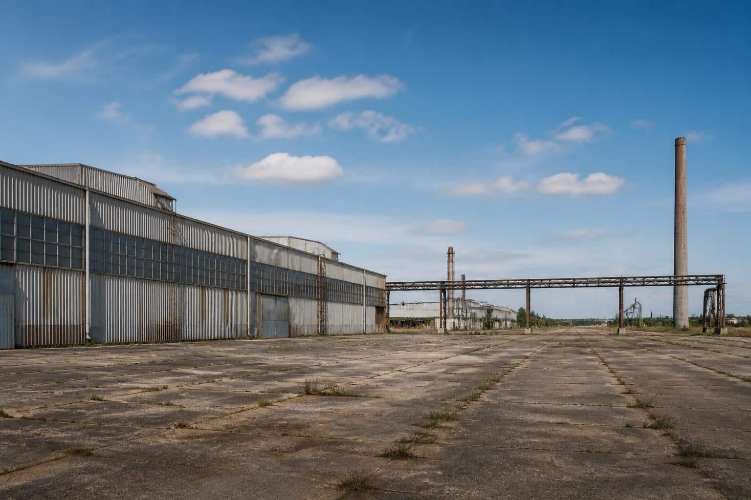 Cum poate crește valoarea industriei românești în timp ce scade numărul de angajați