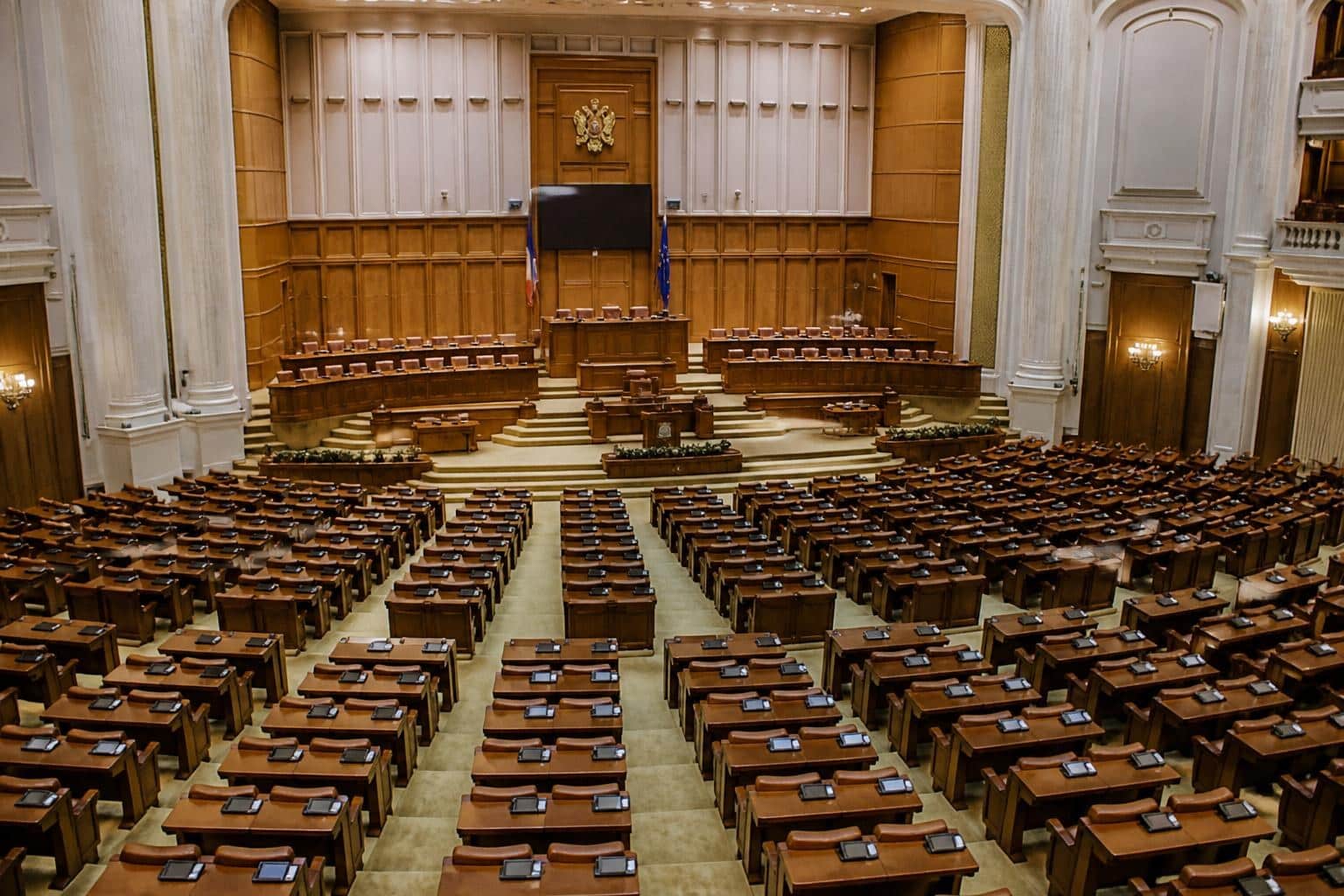 De ce poate fi narcisismul în politică atât de vizibil: o analiză psihologică